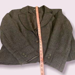 Larry Levine suit’s Size 18